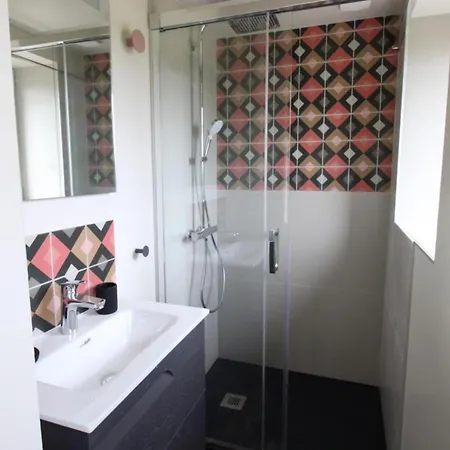 Maison De Charme Avec Privatif Et Terrasse Pres De - Fr-1-742-573 Hébergement de vacances *
