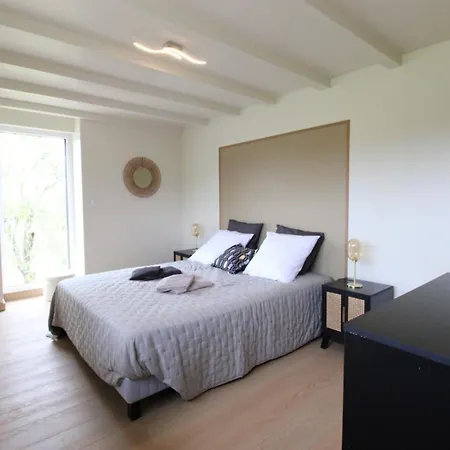 Maison De Charme Avec Privatif Et Terrasse Pres De - Fr-1-742-573 Maurs