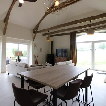 Maison De Charme Avec Privatif Et Terrasse Pres De - Fr-1-742-573 * Maurs